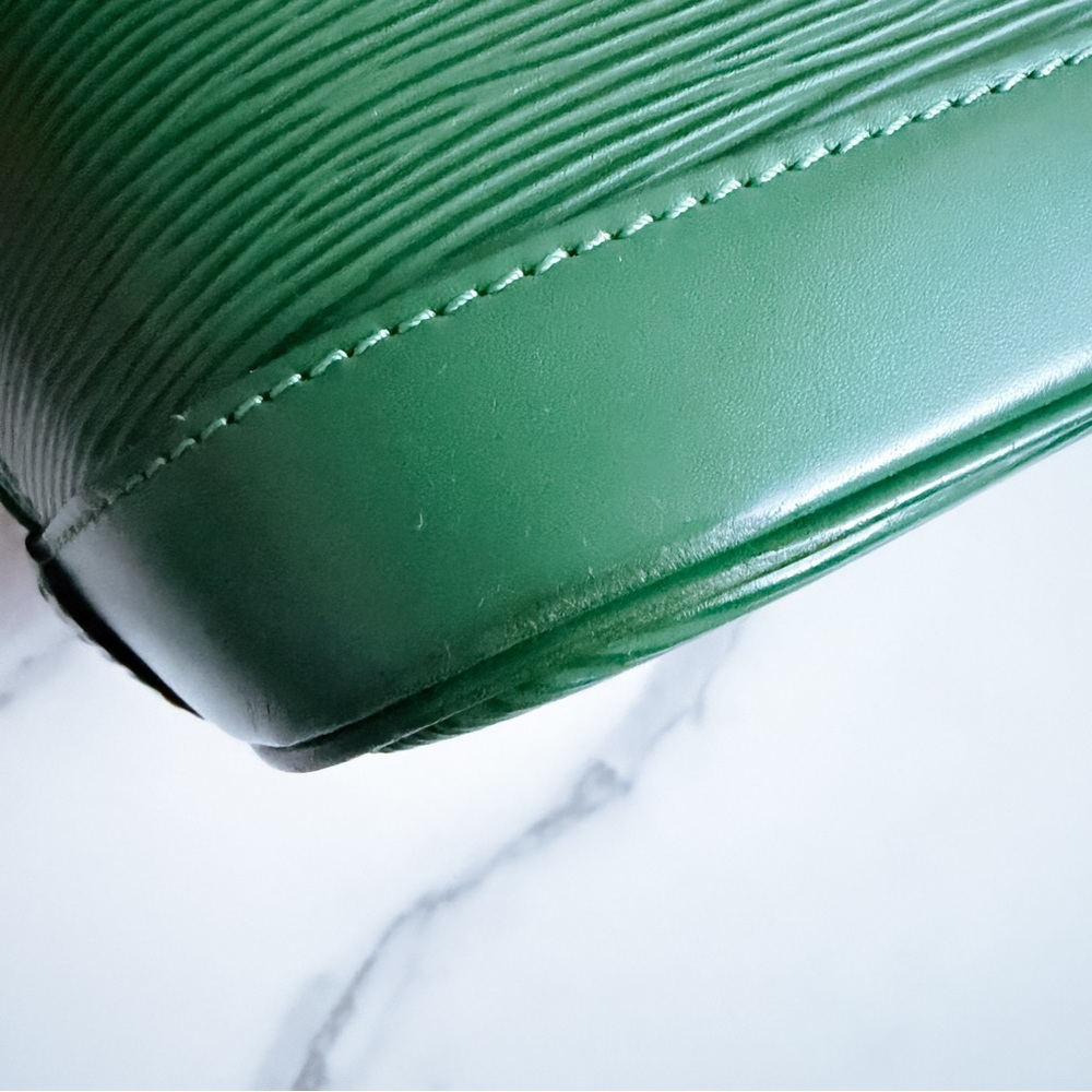 Sale!! Louis Vuitton Green Epi Leather Alma 🍃 - Picture 8 of 15